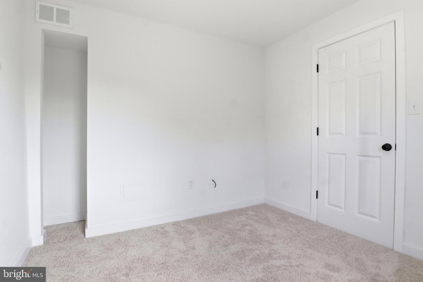 1 Pleasant Ave Property Photo 13