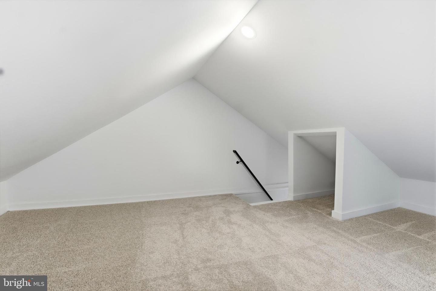 1 Pleasant Ave Property Photo 18