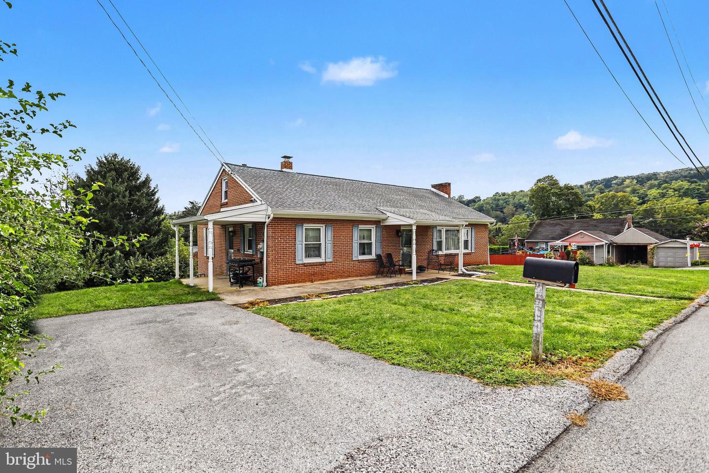 305 Glenvue Rd Property Photo 1