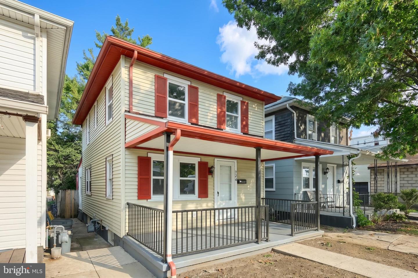 724 S Newberry St Property Photo 3