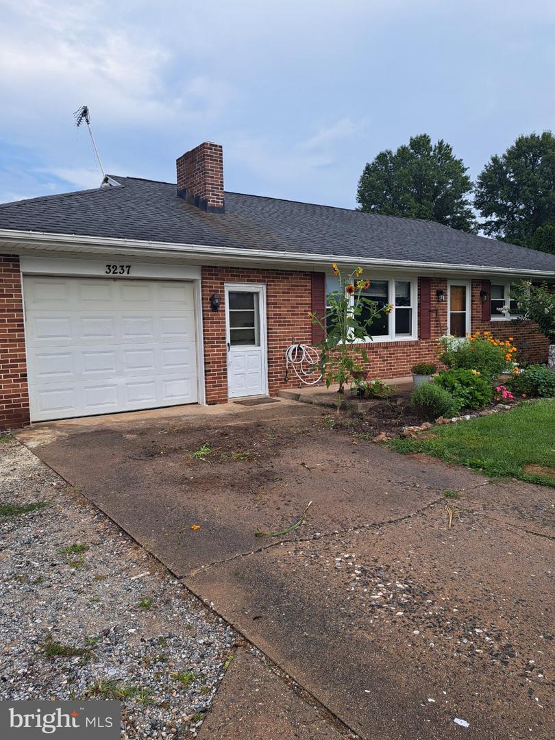 3237 Bull Rd Property Photo 1