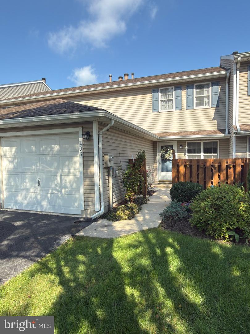 203 PINE CT