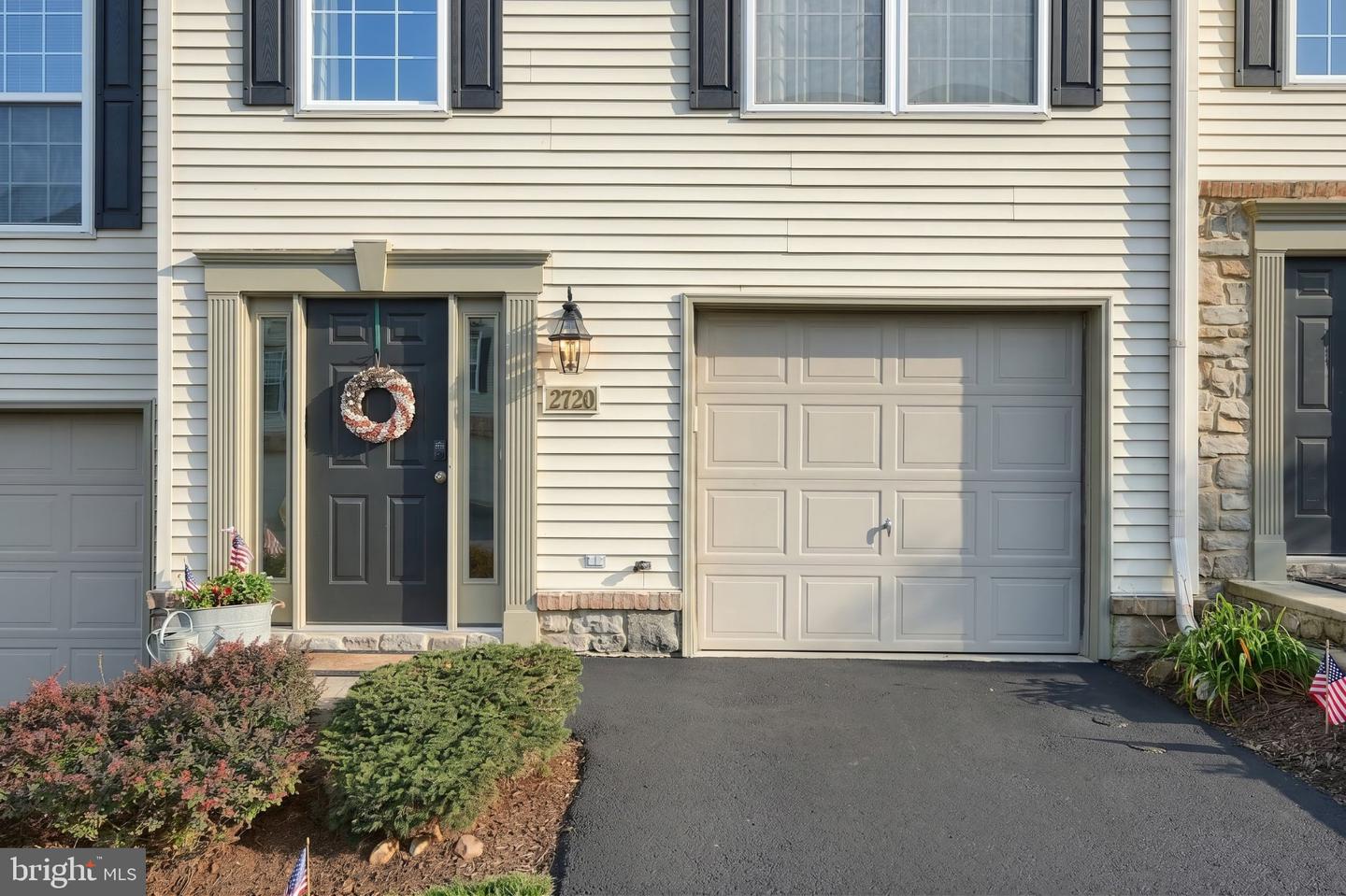 2720 Hunt Club Dr #4 Property Photo 2