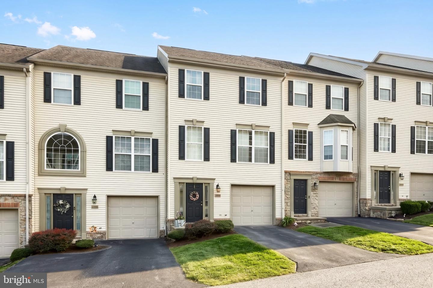 2720 Hunt Club Dr #4 Property Photo 3