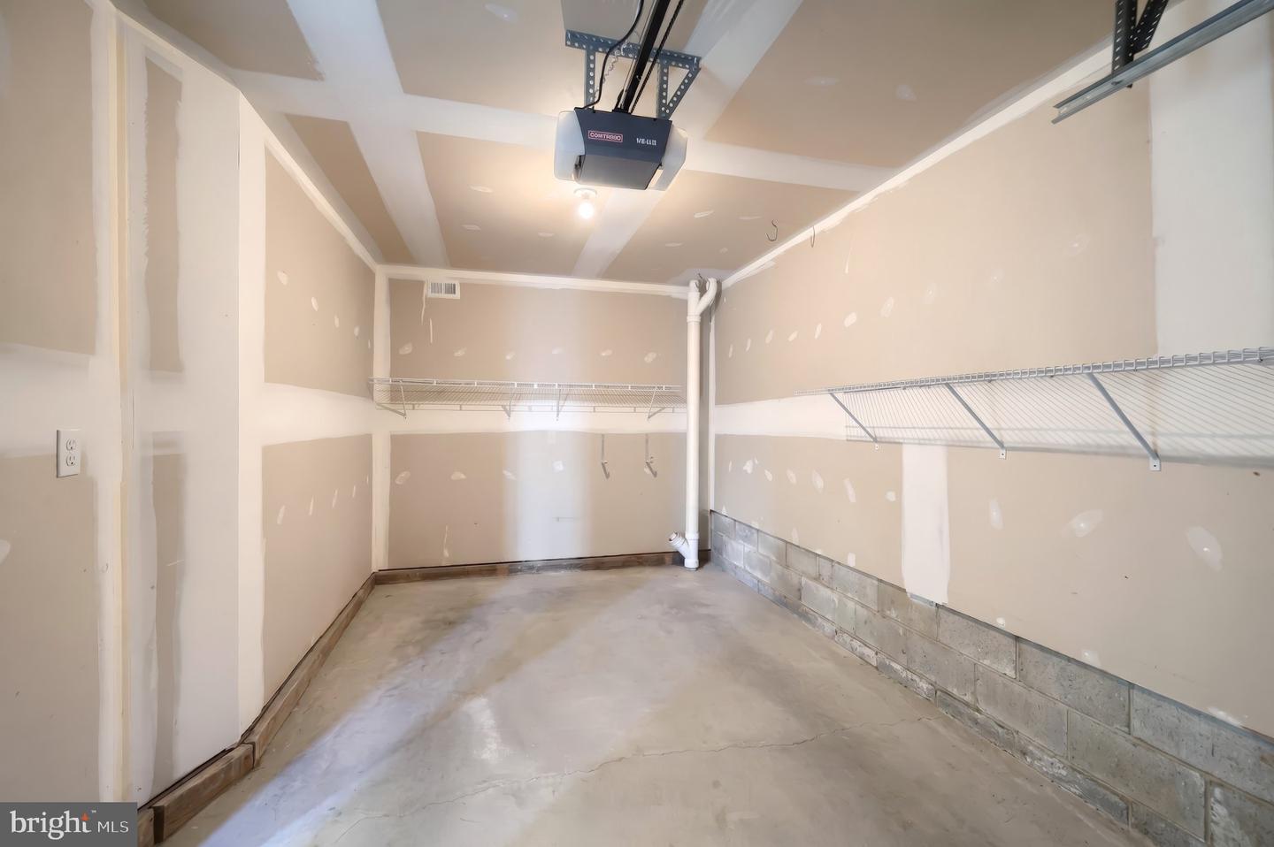 2720 Hunt Club Dr #4 Property Photo 11