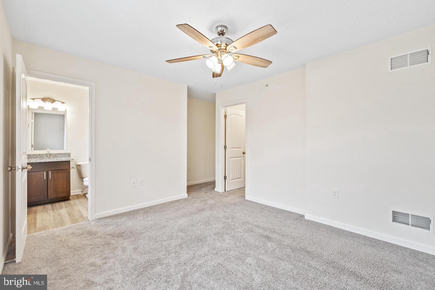 PAYK2110936 Property Photo 24