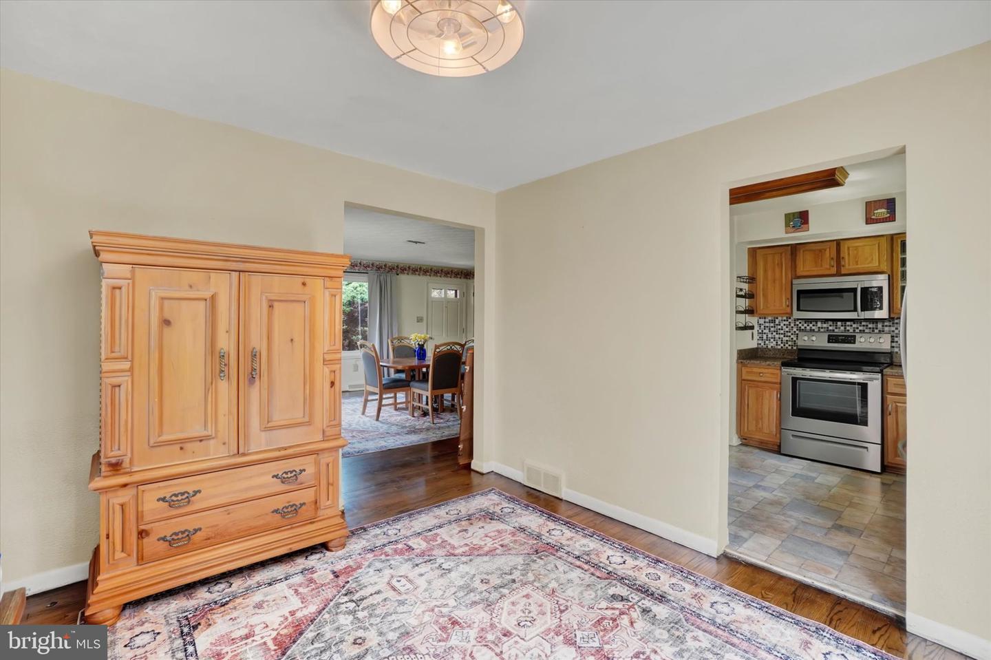 3310 Edenbridge Rd Property Photo 5