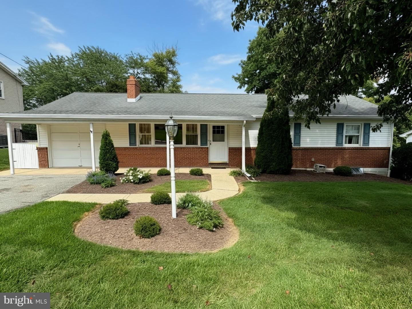 4287 Webster Dr Property Photo 1