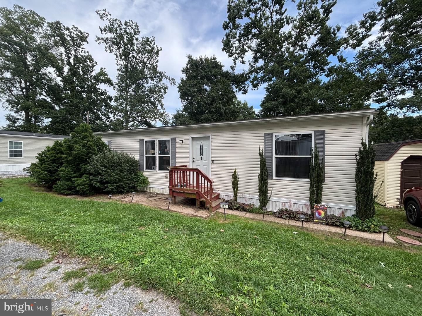 88 Mobile Dr Property Photo 1