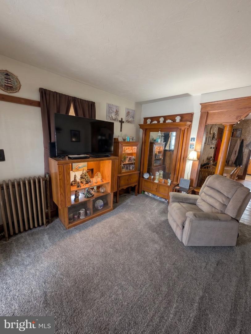 320 Spring Ave Property Photo 4