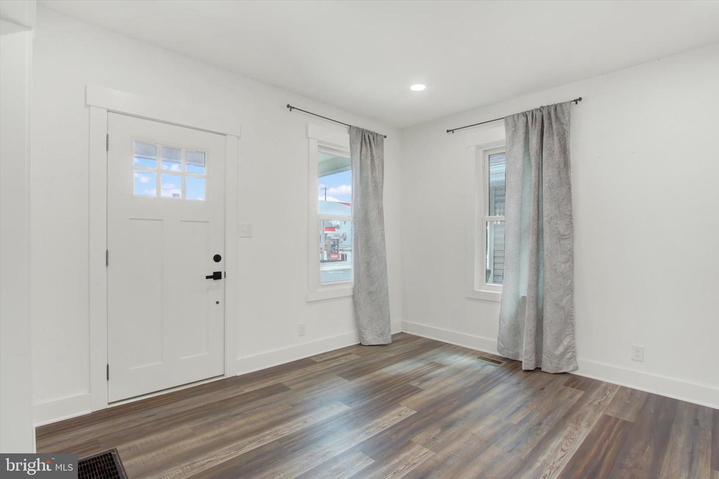 531 Baltimore St Property Photo 3