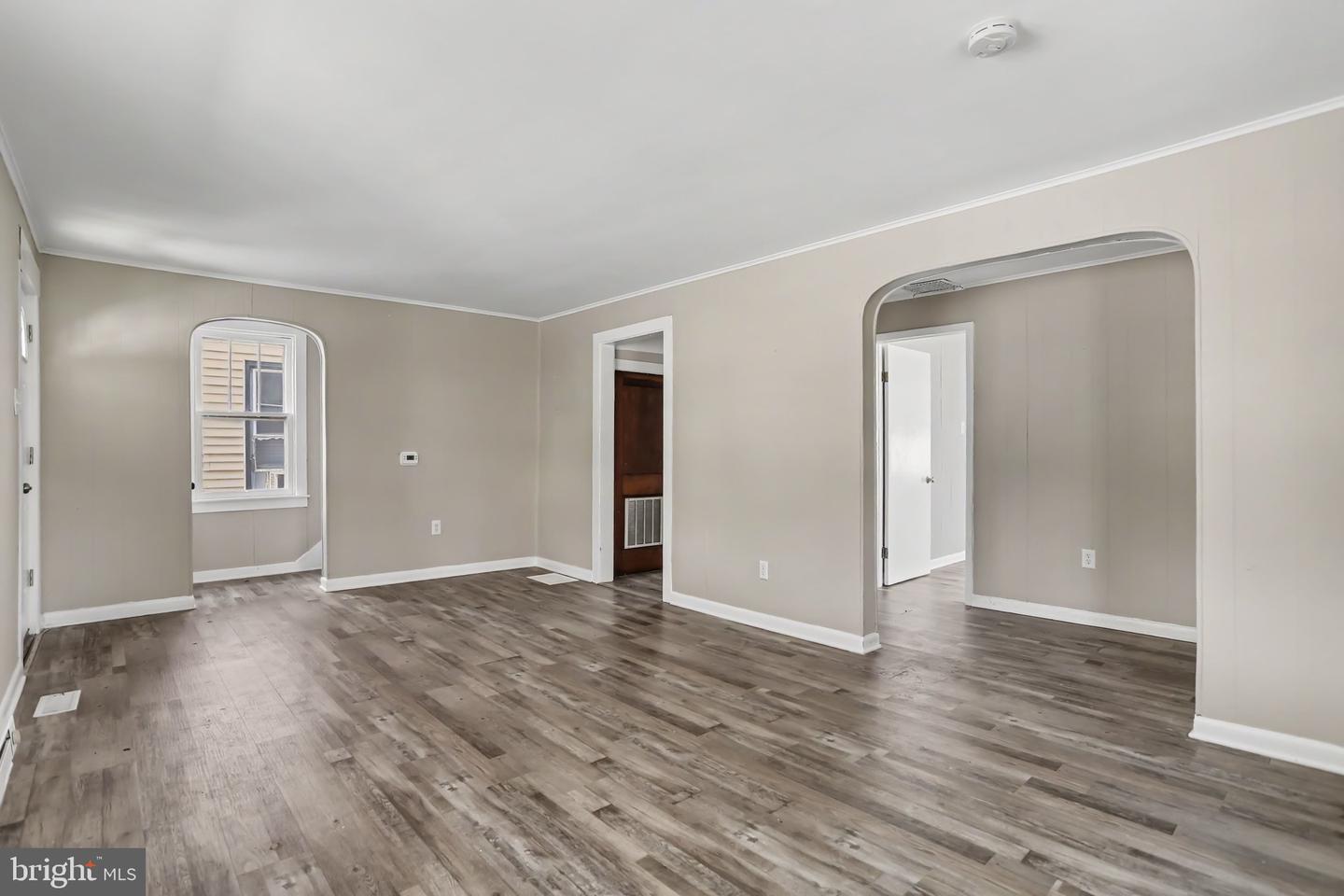 661 Frederick St Property Photo 4
