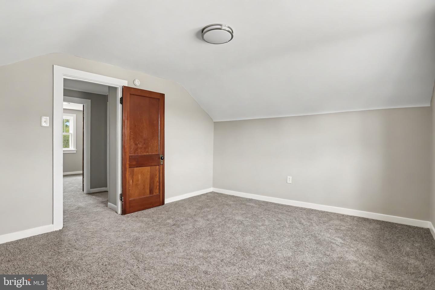 661 Frederick St Property Photo 9