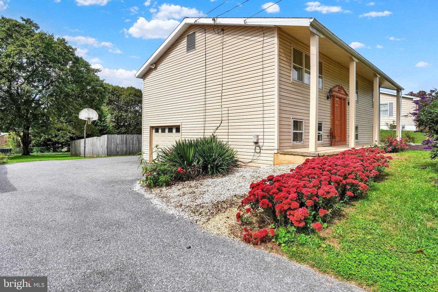 2140 Derry Property Photo 2