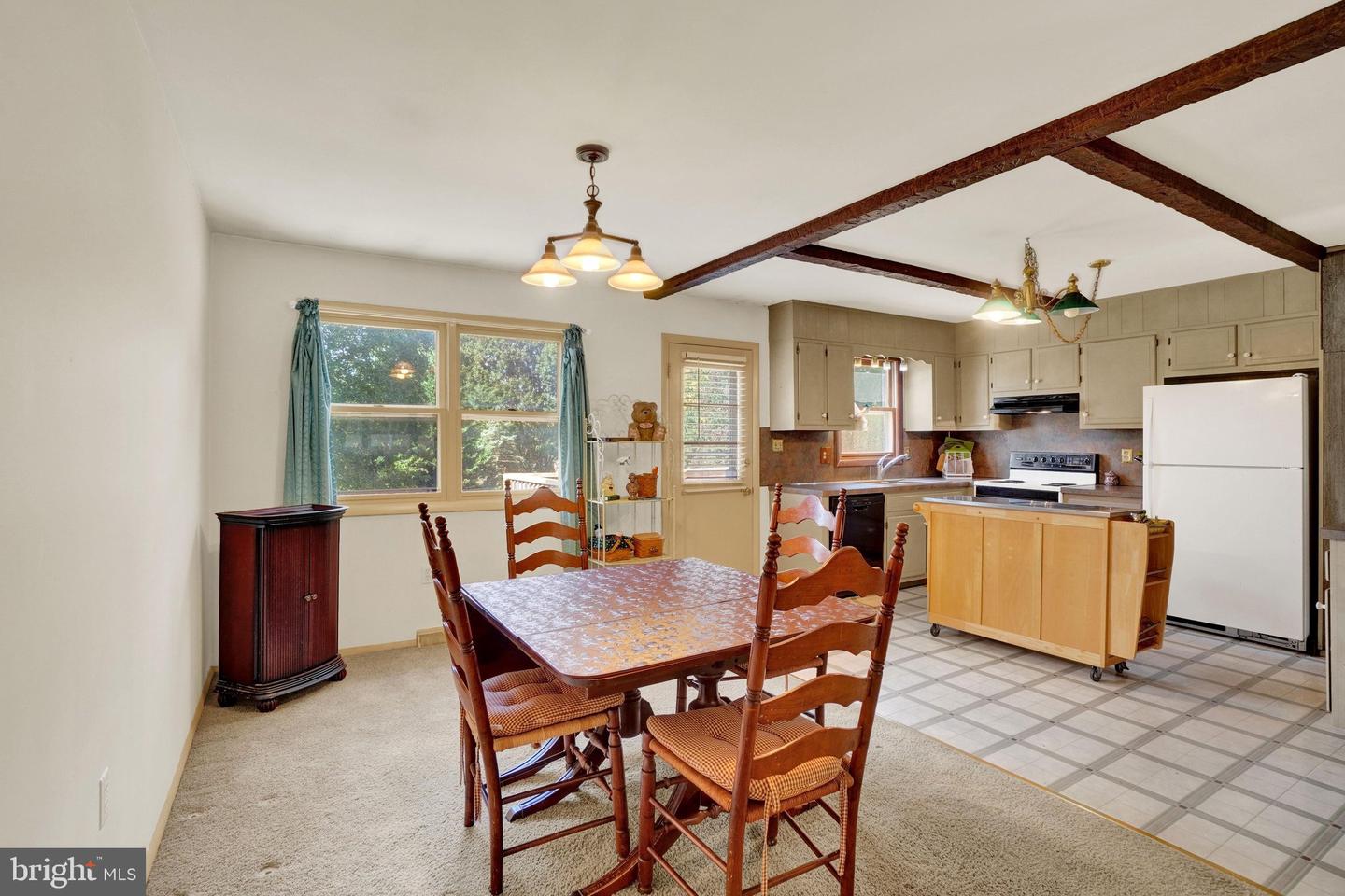 2140 Derry Property Photo 9