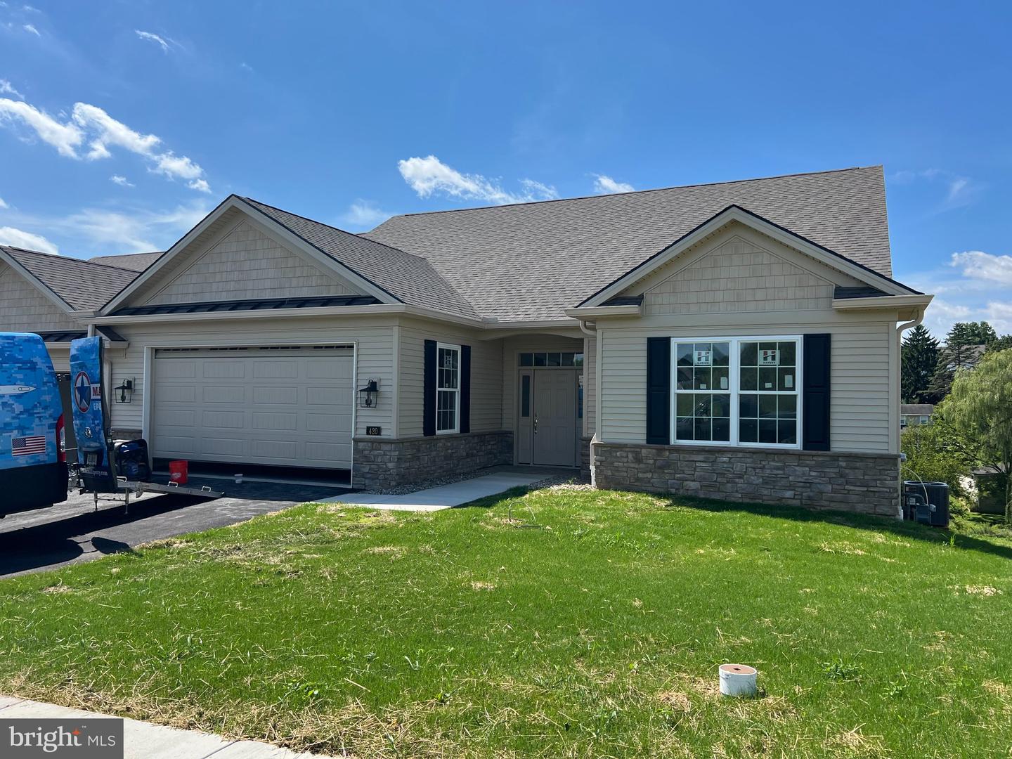 420 LEDGE ROCK DR #19 Property Photo 1