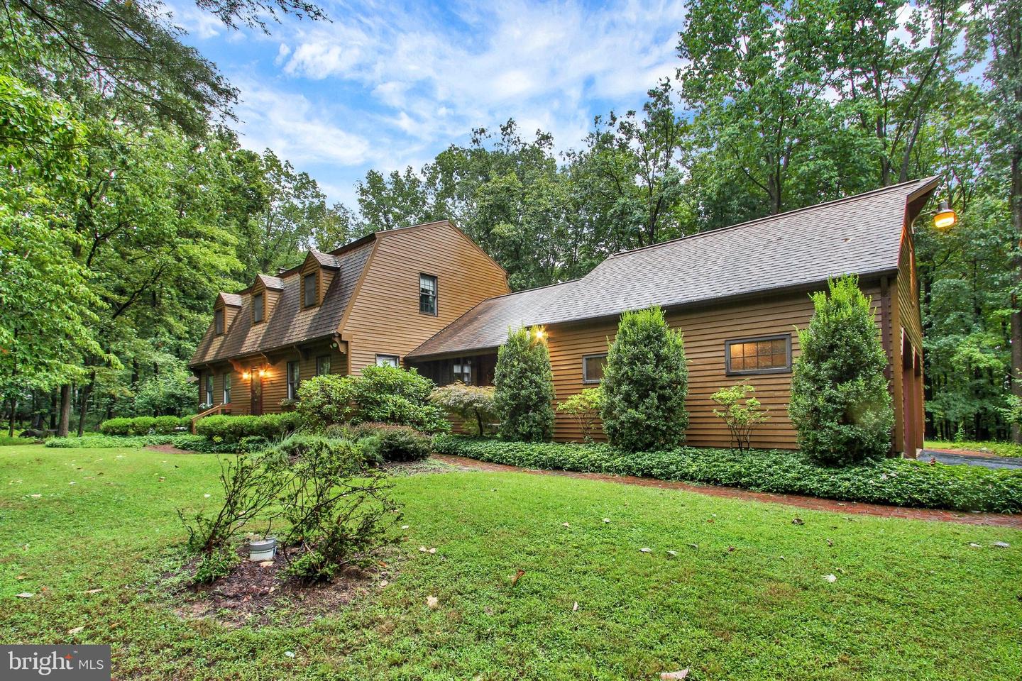 862 Laurel Woods Ln Property Photo 3