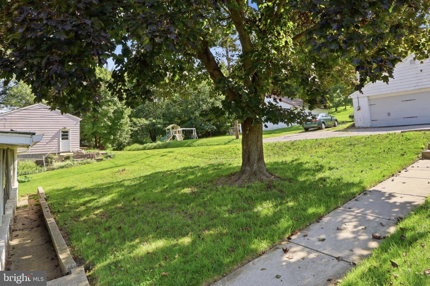 986 2nd St Property Photo 44