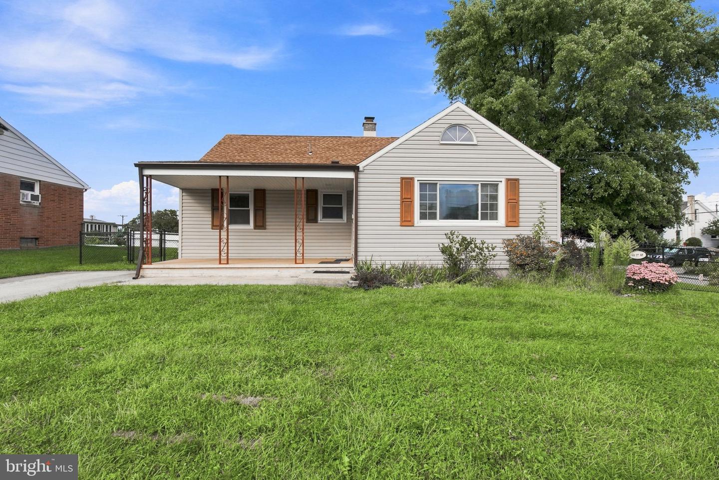 40 2nd St Property Photo 1