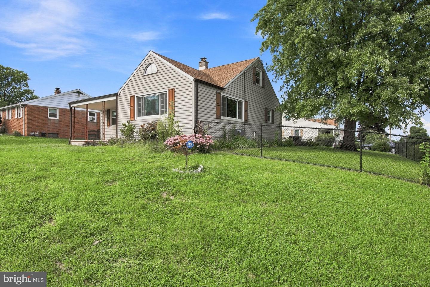 40 2nd St Property Photo 3