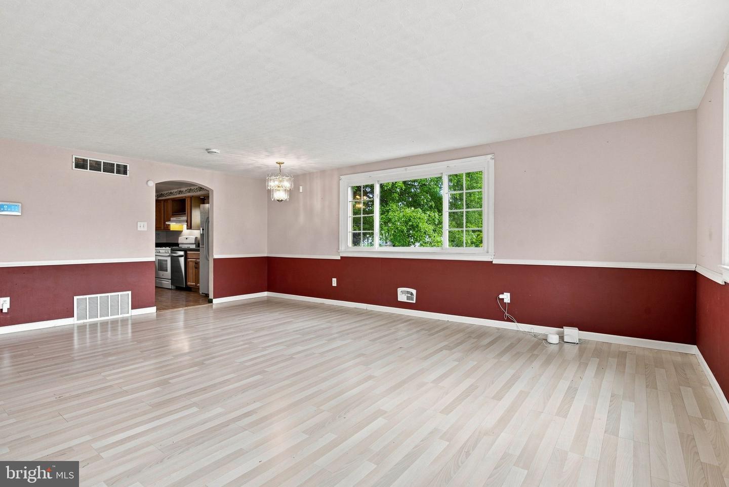 40 2nd St Property Photo 5