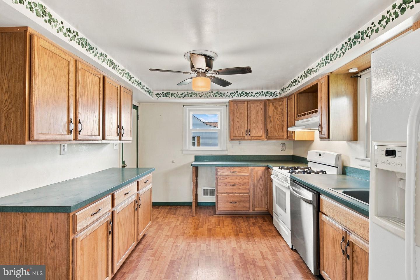 40 2nd St Property Photo 8