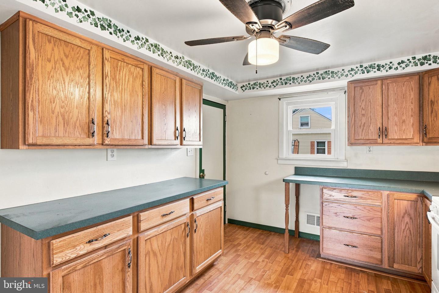 40 2nd St Property Photo 12