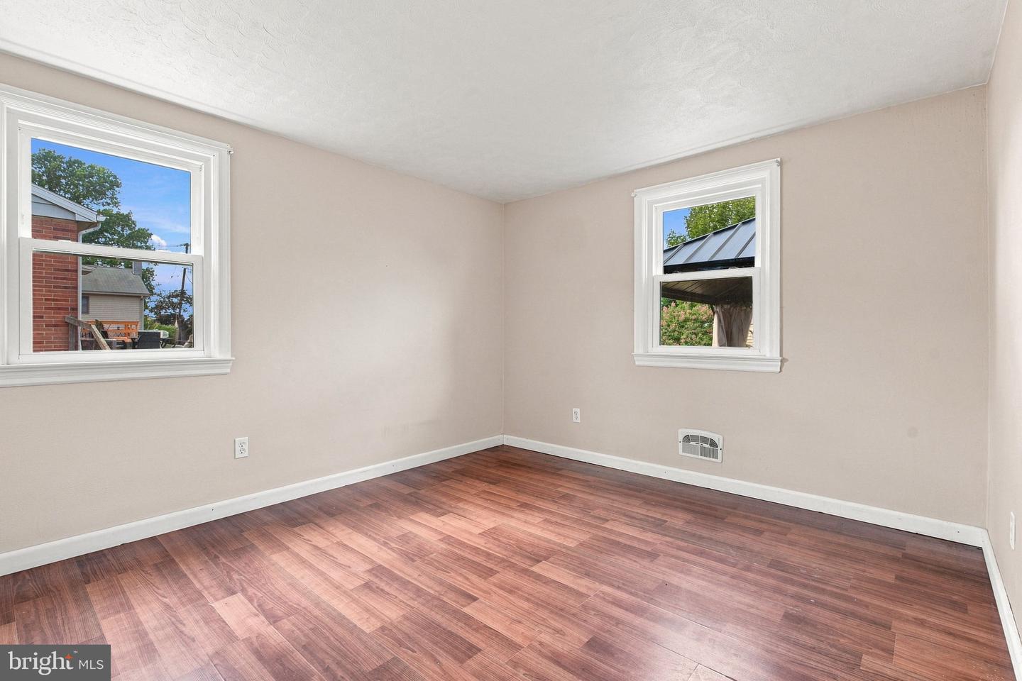 40 2nd St Property Photo 15