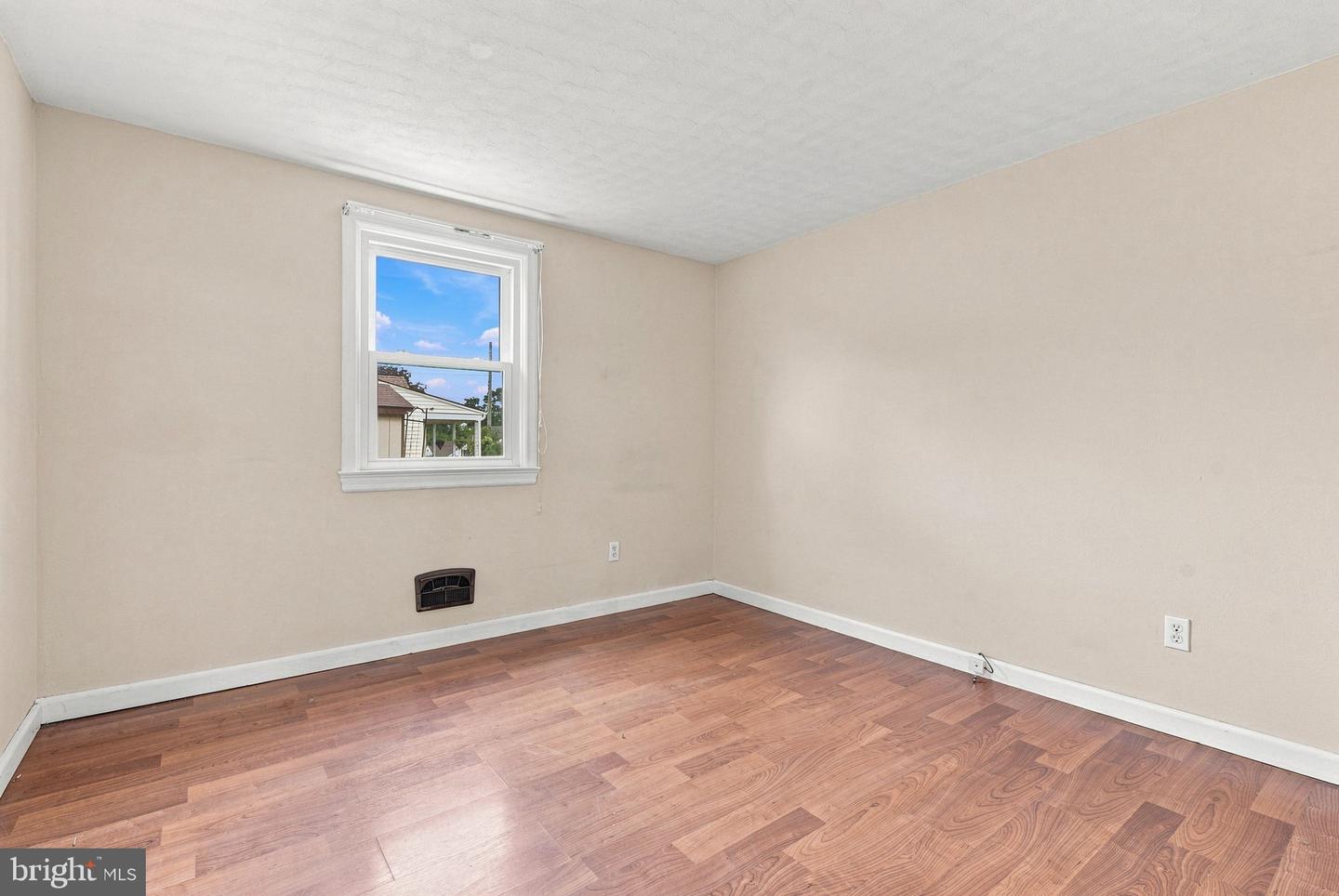 40 2nd St Property Photo 17