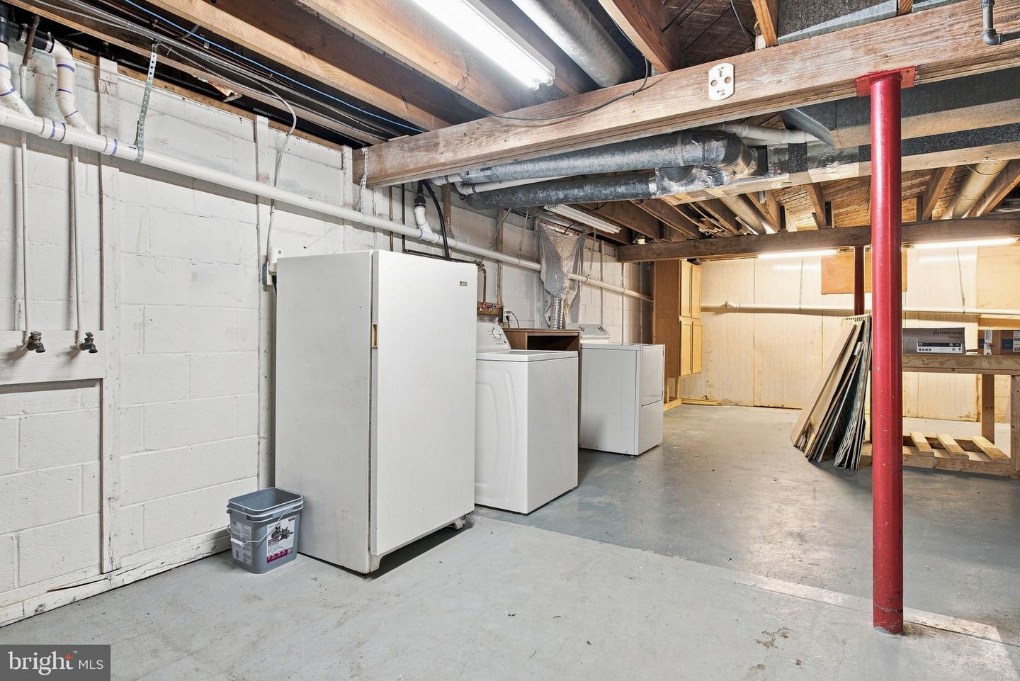 40 2nd St Property Photo 29