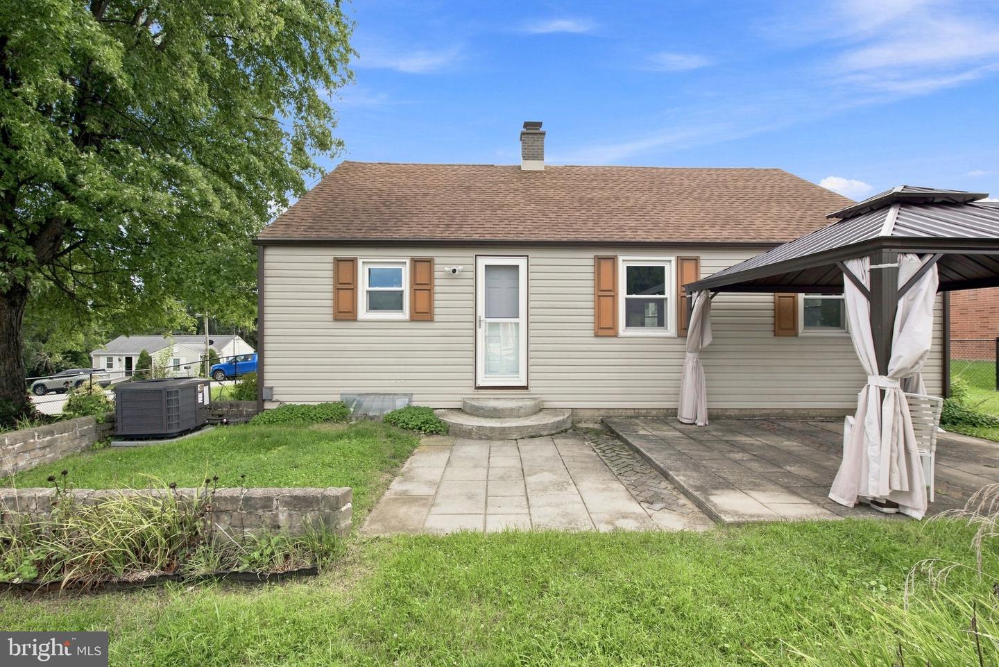 40 2nd St Property Photo 32