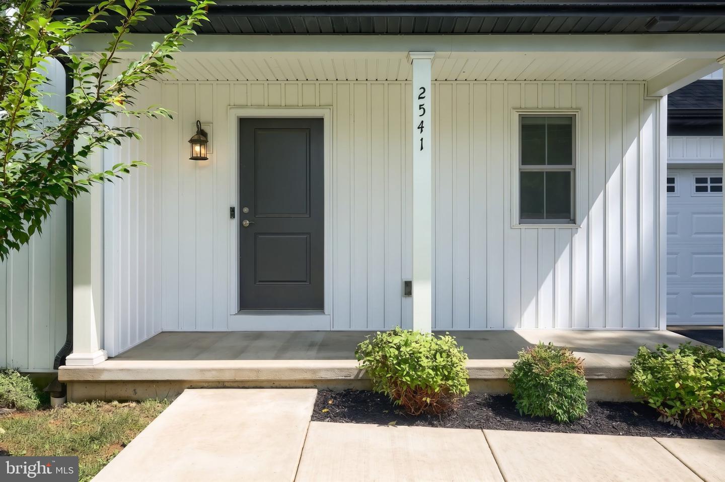2541 Edgewood Property Photo 4