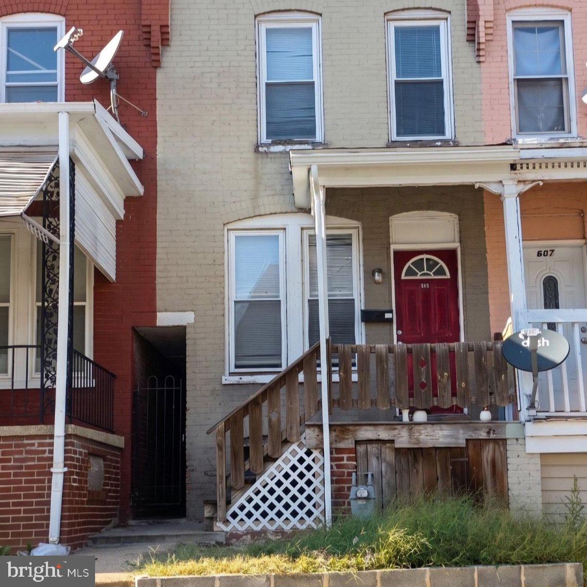 609 W LOCUST ST Property Photo 1