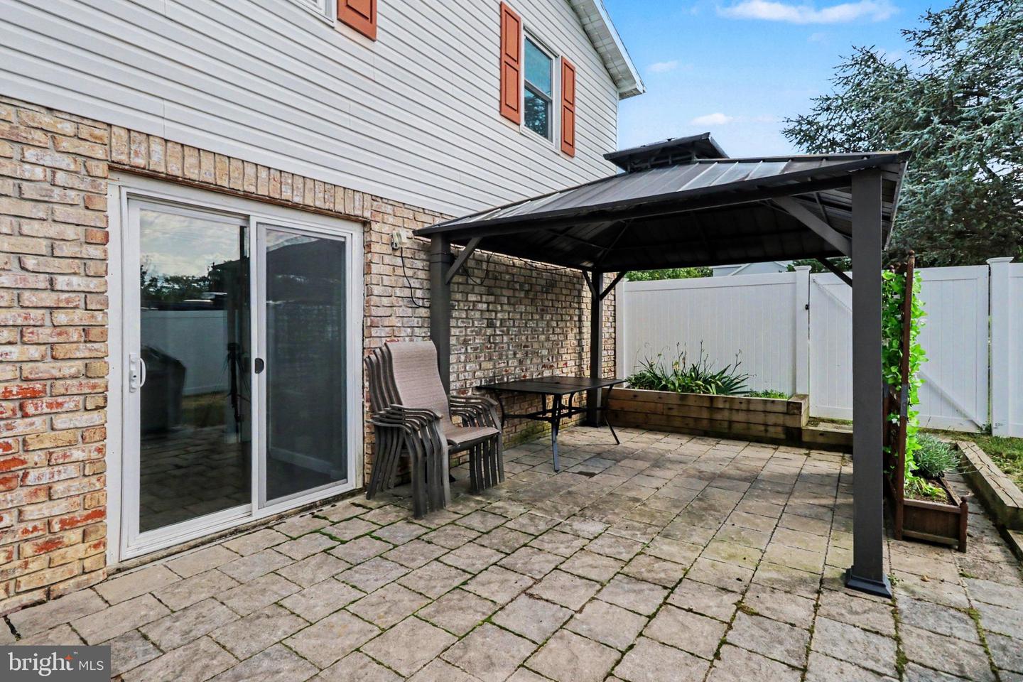 100 Amanda Ave Property Photo 24