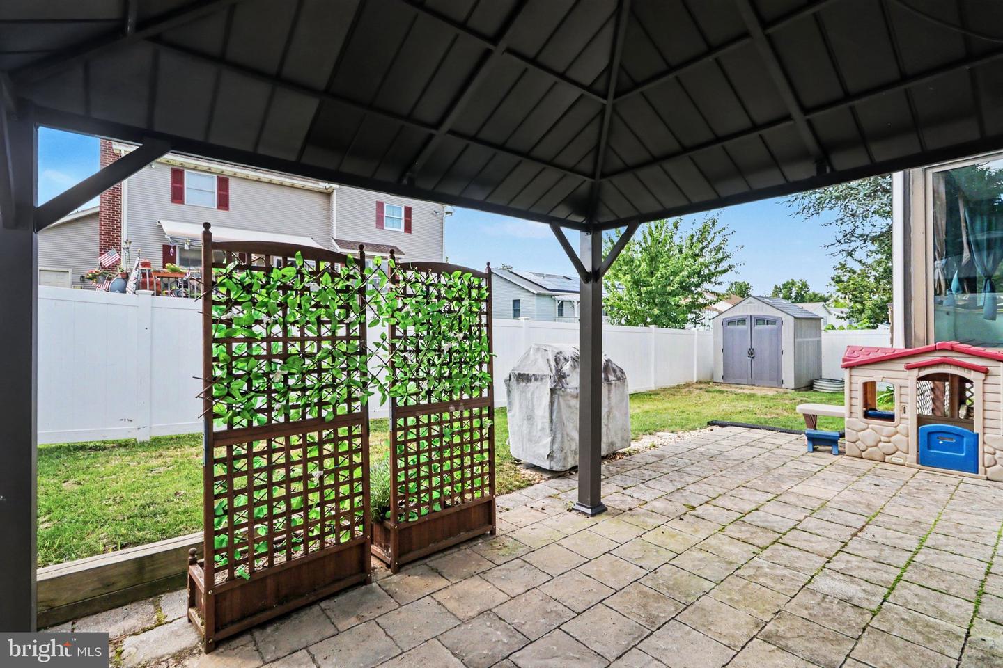 100 Amanda Ave Property Photo 25