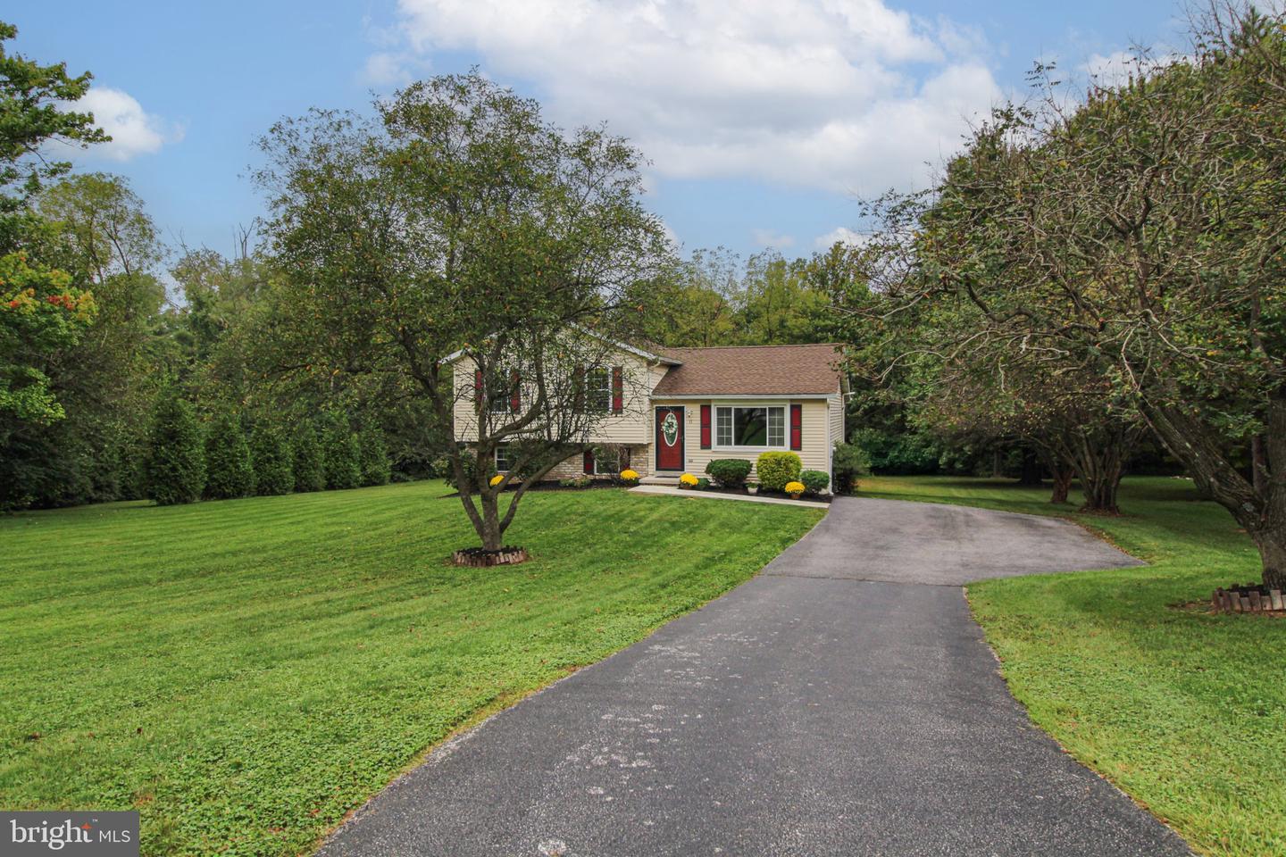 13 FOXTAIL CT Property Photo 1