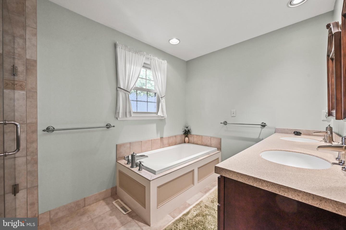 3425 Harrowgate Rd Property Photo 20