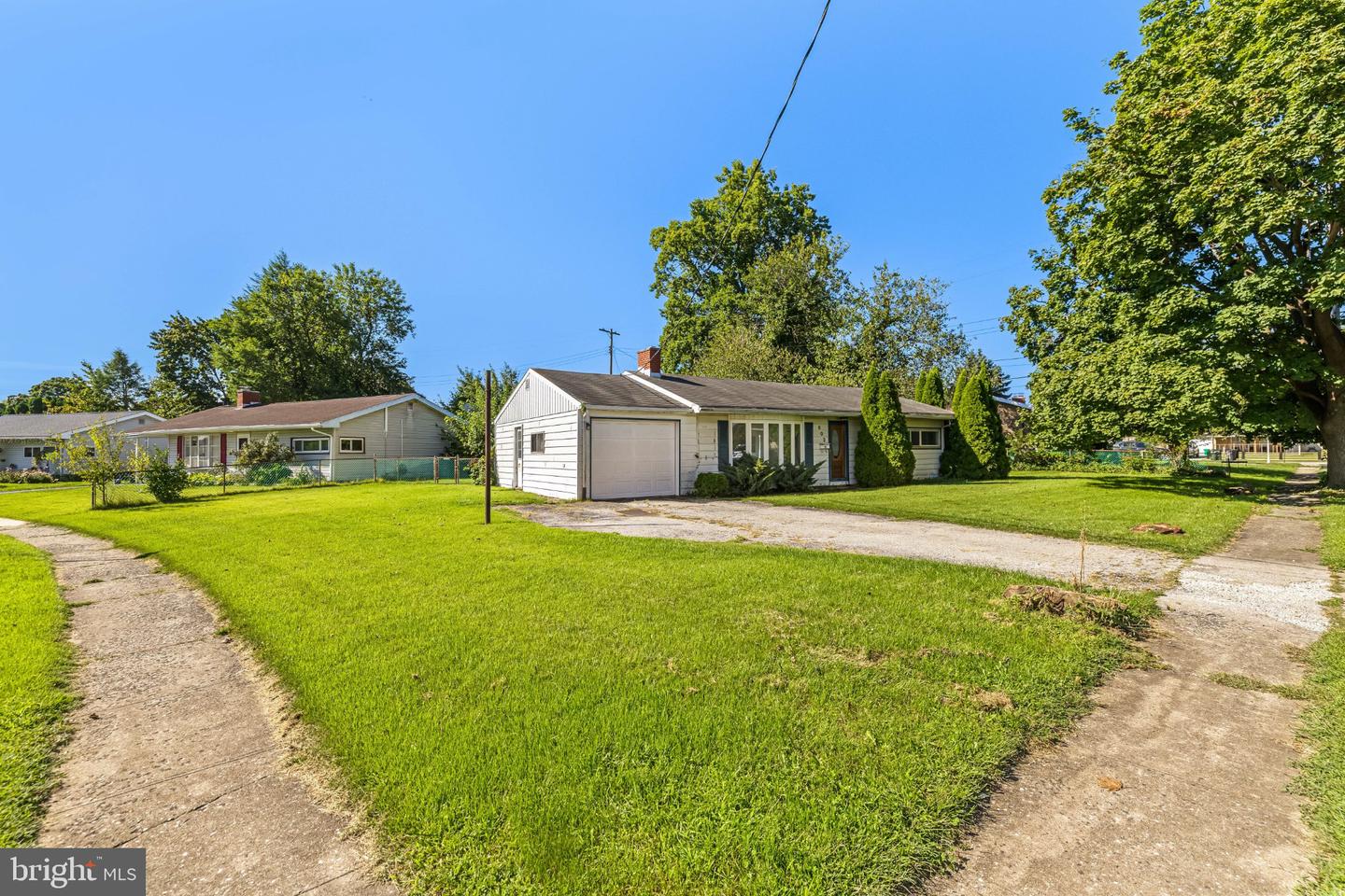 802 Richwill Ln Property Photo 3