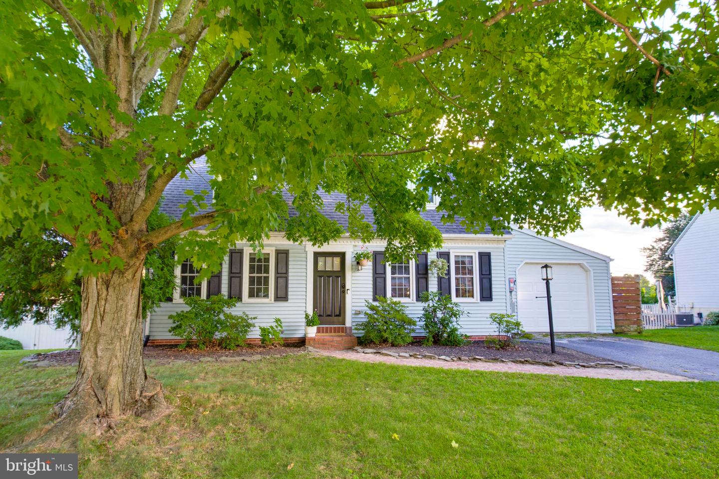 3832 KINGS ARMS LN Property Photo 1