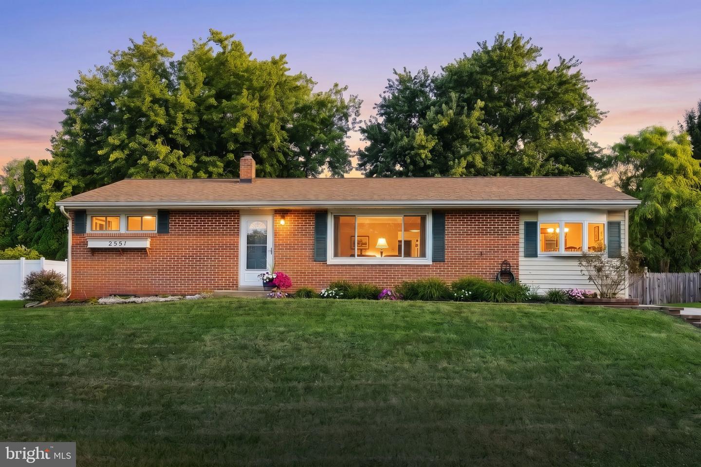 2551 Berkshire Ln Property Photo 1