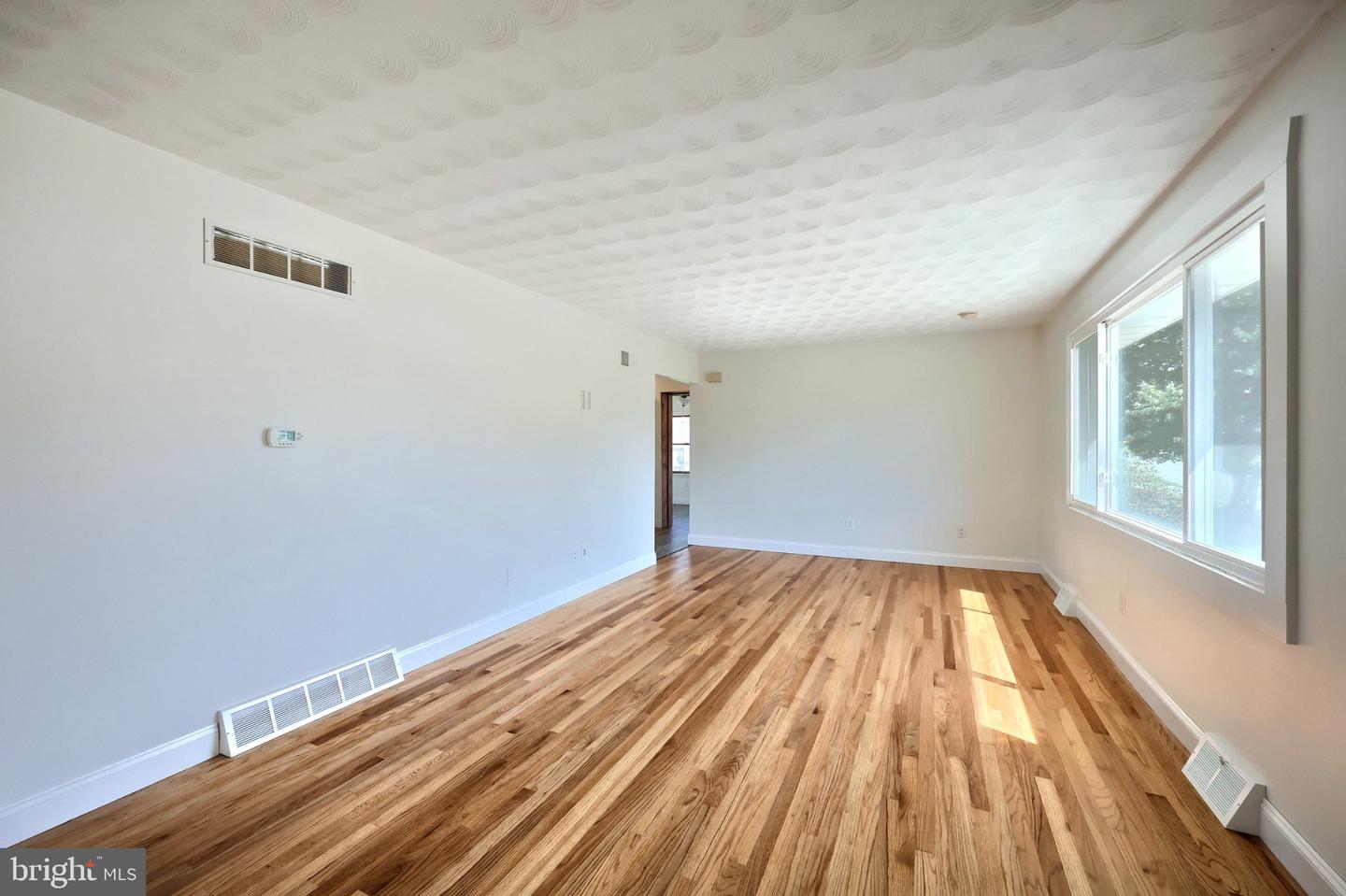 2551 Berkshire Ln Property Photo 7