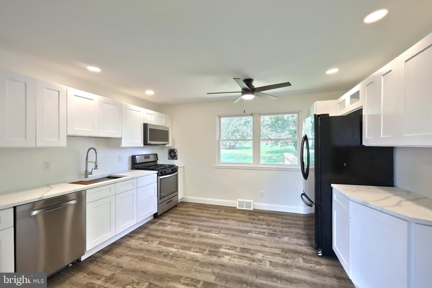 2551 Berkshire Ln Property Photo 10