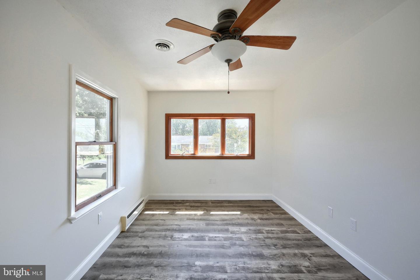 2551 Berkshire Ln Property Photo 15