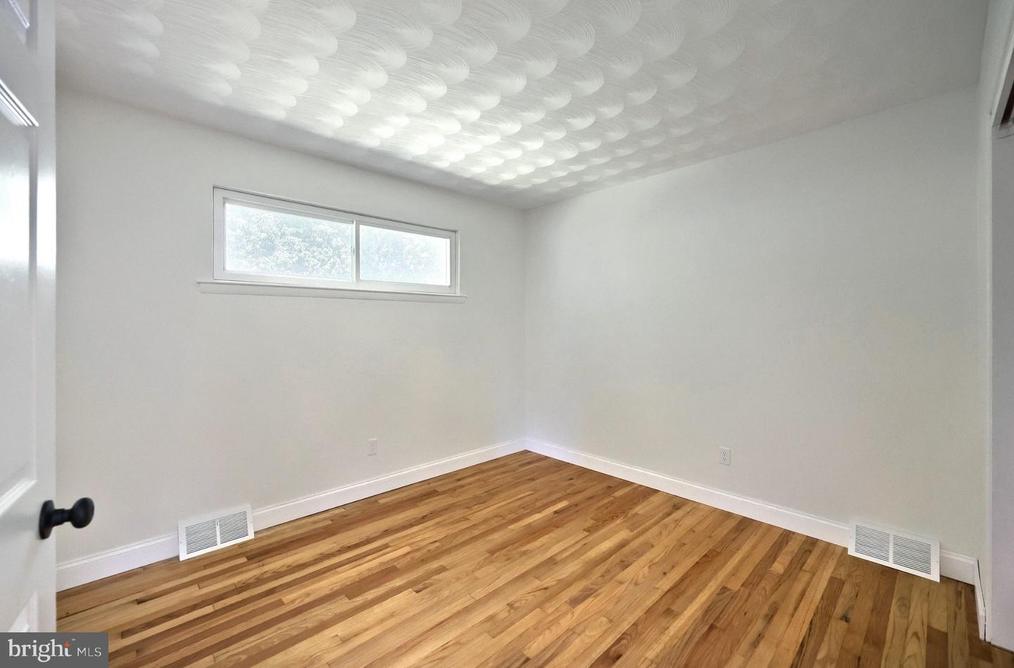2551 Berkshire Ln Property Photo 16
