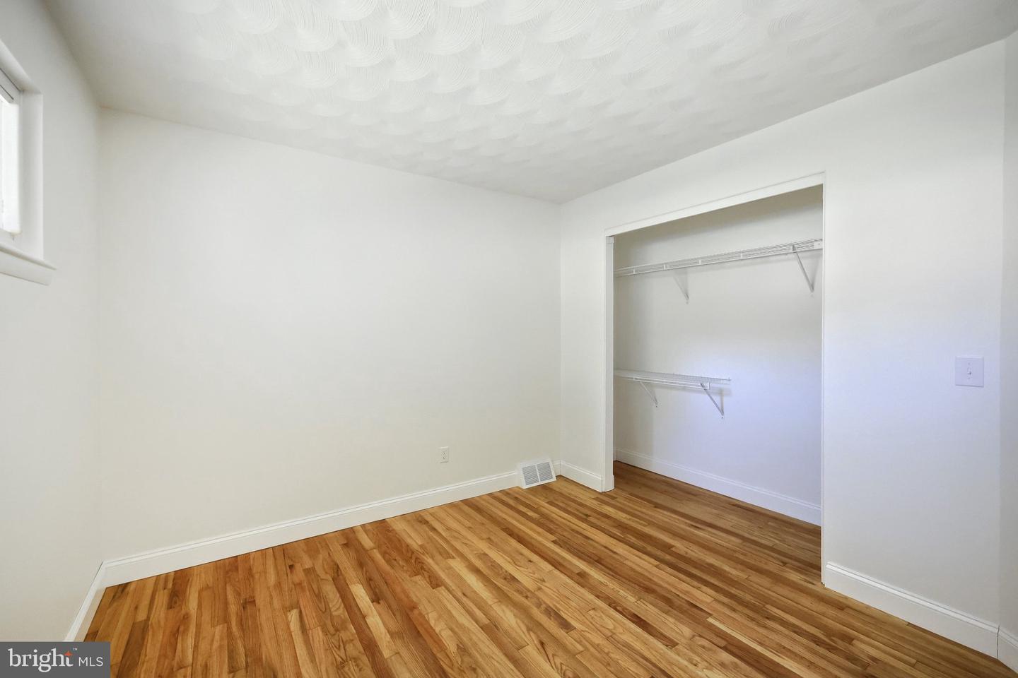 2551 Berkshire Ln Property Photo 17
