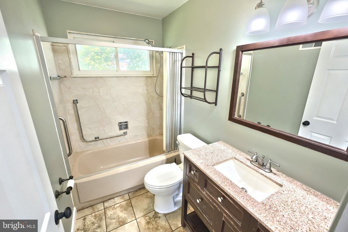 2551 Berkshire Ln Property Photo 18