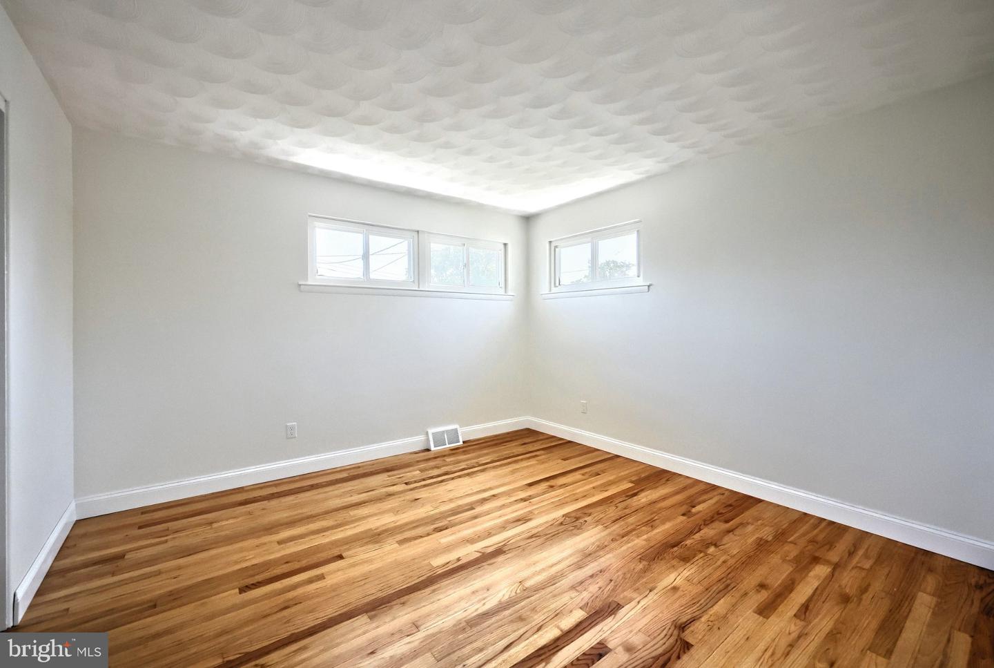 2551 Berkshire Ln Property Photo 20