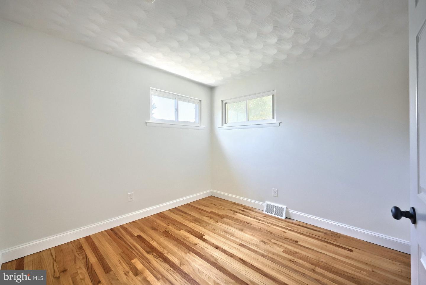 2551 Berkshire Ln Property Photo 22