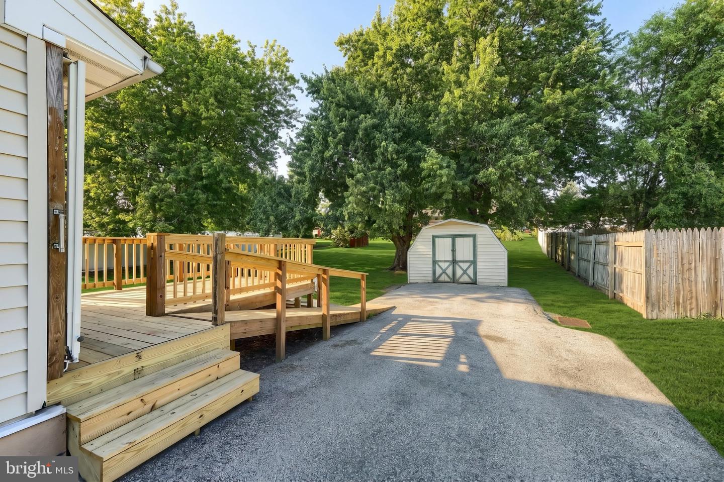 2551 Berkshire Ln Property Photo 32