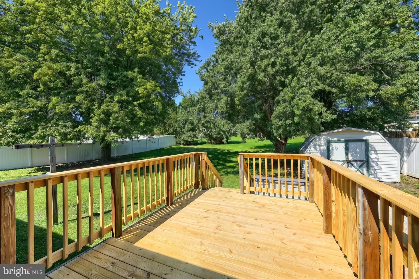 2551 Berkshire Ln Property Photo 33